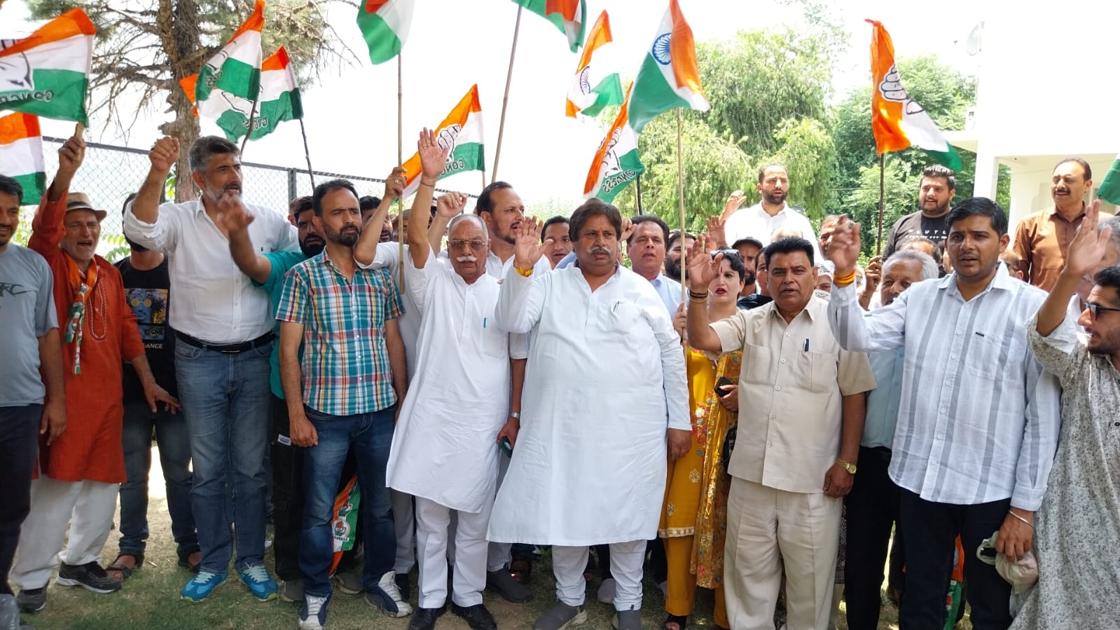 डोडा में कांग्रेस की जय हिंद सभा व यात्रा, राज्य का दर्जा बहाल करने की उठी मांग डोडा में कांग्रेस की जय हिंद सभा व यात्रा, राज्य का दर्जा बहाल करने की उठी मांग