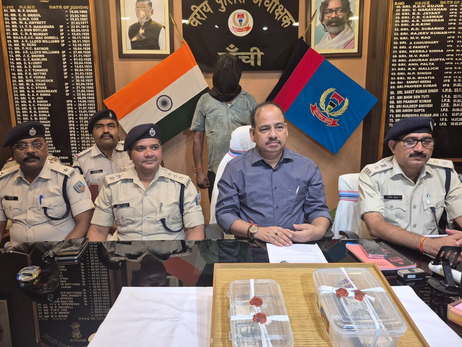 प्रेस कॉन्फ्रेंस एसएसपी सहित अन्य प्रेस कॉन्फ्रेंस एसएसपी सहित अन्य