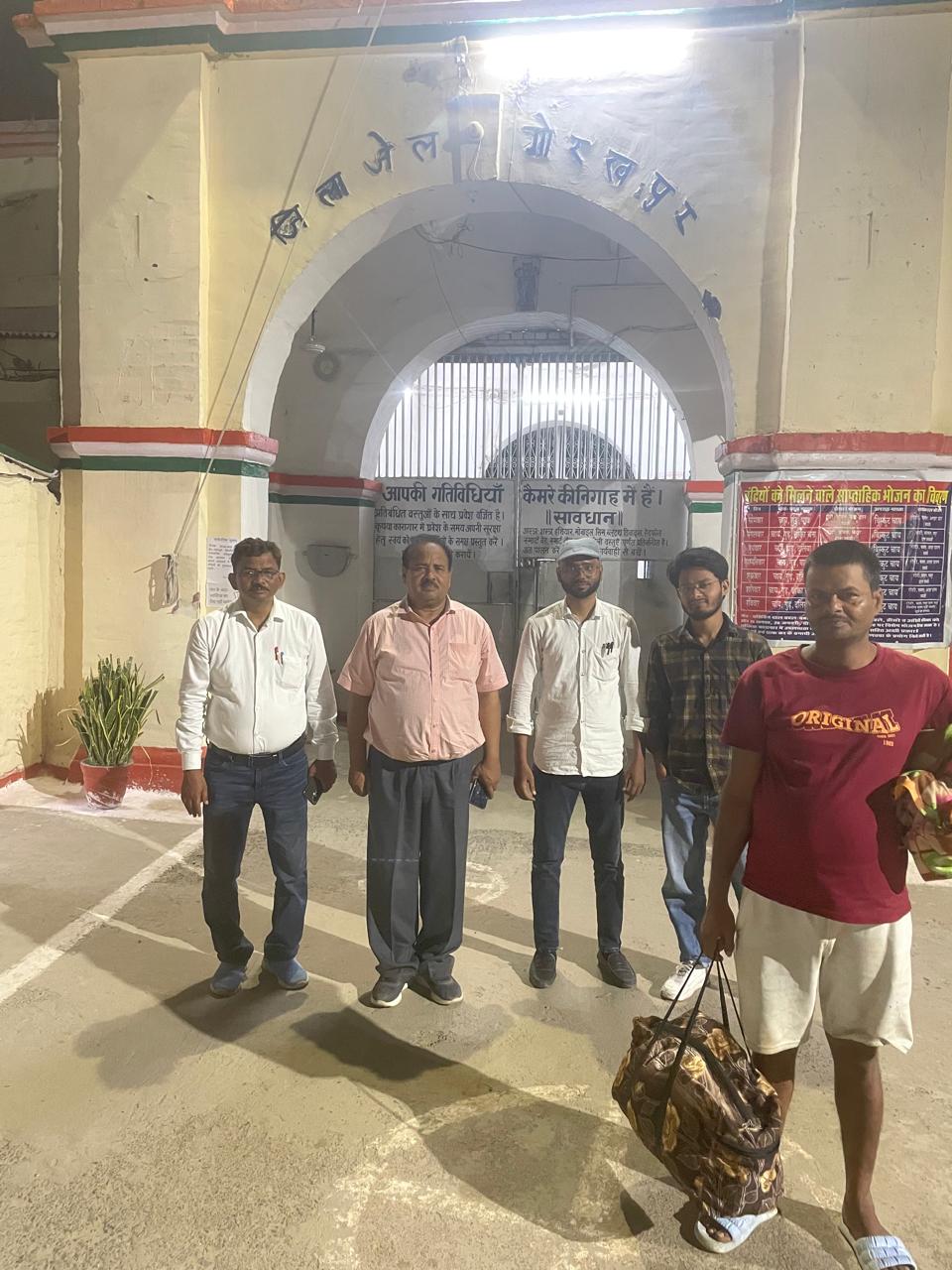 ए0पी0सी0आर0 और लीगल ब्रिज एसोसिएट्स द्वारा दो गरीब कैदियों की रिहाई* ए0पी0सी0आर0 और लीगल ब्रिज एसोसिएट्स द्वारा दो गरीब कैदियों की रिहाई*