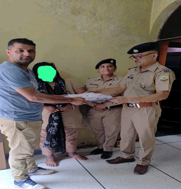 पोंटा साहेब में पुलिस को मिली बड़ी कामयाबी ,महिला को 9 ग्राम स्मैक व् 14 हजार नकदी के साथ दबोचा। पोंटा साहेब में पुलिस को मिली बड़ी कामयाबी ,महिला को 9 ग्राम स्मैक व् 14 हजार नकदी के साथ दबोचा।