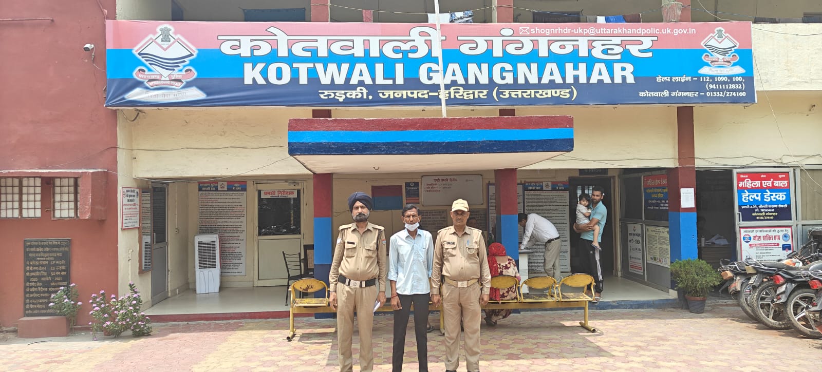 कोतवाली गंगनहर के सामने गिरफ्तार वारंटी विकास कुमार, जिसे पुलिस टीम ने दबिश देकर गिरफ्तार किया। कोतवाली गंगनहर के सामने गिरफ्तार वारंटी विकास कुमार, जिसे पुलिस टीम ने दबिश देकर गिरफ्तार किया।