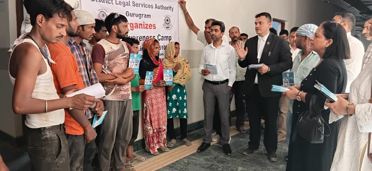 गुरुग्राम में विश्व बाल श्रम निषेध दिवस पर बच्चों का रेस्क्यू किए जाने के बाद परिजनों को जागरुक करते बाल कल्याण समिति के सदस्य। गुरुग्राम में विश्व बाल श्रम निषेध दिवस पर बच्चों का रेस्क्यू किए जाने के बाद परिजनों को जागरुक करते बाल कल्याण समिति के सदस्य।