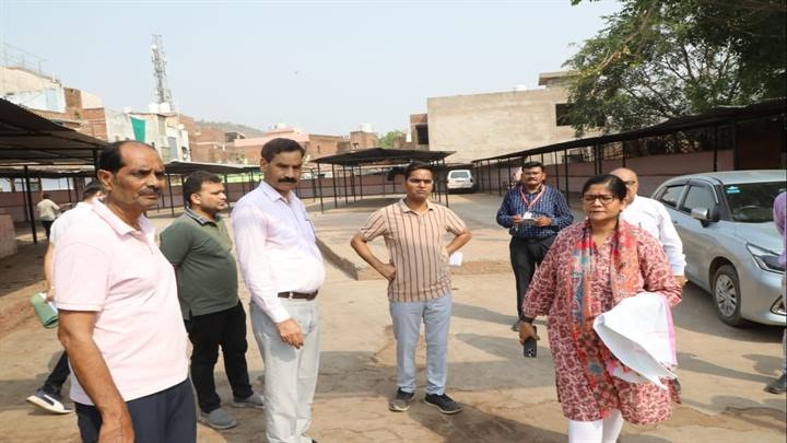 कलेक्टर और नगर निगम आयुक्त ने किया विक्षिन्न क्षेत्रों का निरीक्षण कलेक्टर और नगर निगम आयुक्त ने किया विक्षिन्न क्षेत्रों का निरीक्षण