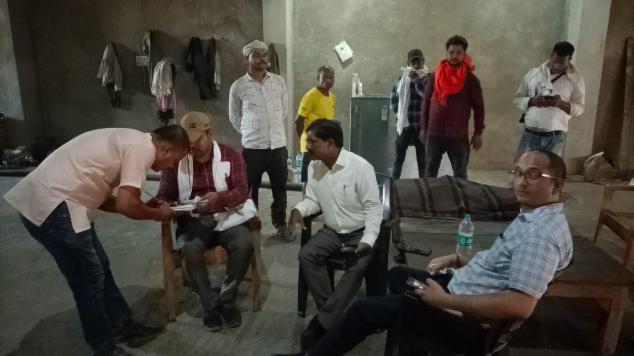 नगर मजिस्ट्रेट व अधिशासी अधिकारी जी. लाल के नेतृत्व में विशेष छापेमारी। नगर मजिस्ट्रेट व अधिशासी अधिकारी जी. लाल के नेतृत्व में विशेष छापेमारी।