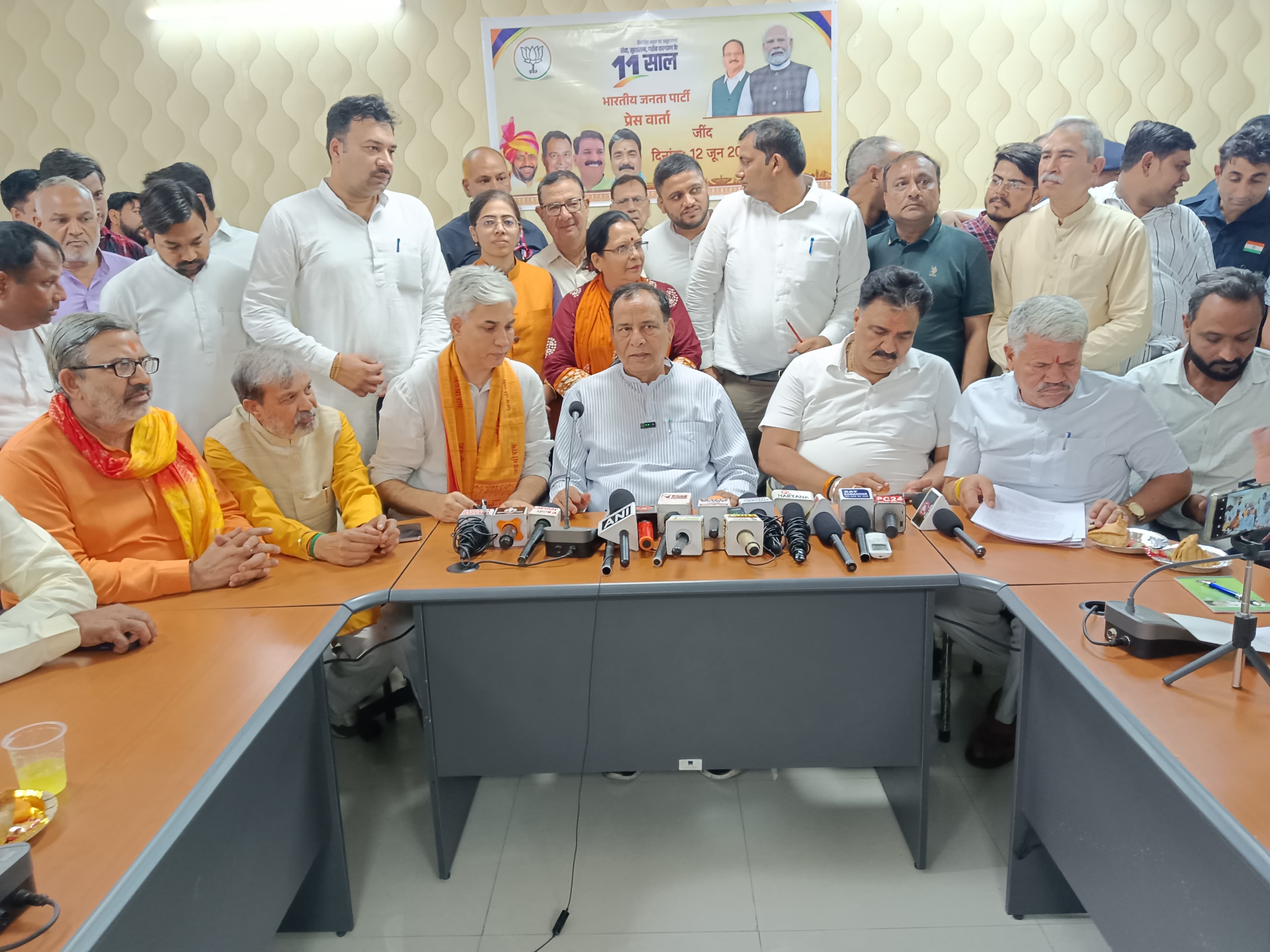 पत्रकारों से बातचीत करते हुए भाजपा प्रदेशाध्यक्ष मोहनलाल बडौली। पत्रकारों से बातचीत करते हुए भाजपा प्रदेशाध्यक्ष मोहनलाल बडौली।