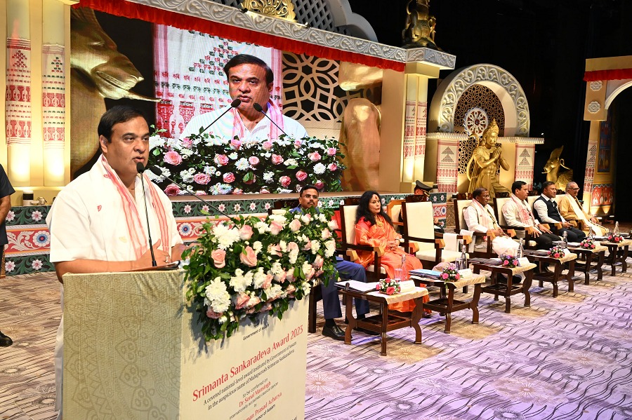 डॉ. सोनल मानसिंह को 'श्रीमंत शंकरदेव पुरस्कार 2023' से सम्मानित किये के मौके पर आयोजित समारोह को संबोधित करते हुए मुख्यमंत्री डॉ हिमंत बिस्व सरमा। डॉ. सोनल मानसिंह को 'श्रीमंत शंकरदेव पुरस्कार 2023' से सम्मानित किये के मौके पर आयोजित समारोह को संबोधित करते हुए मुख्यमंत्री डॉ हिमंत बिस्व सरमा।
