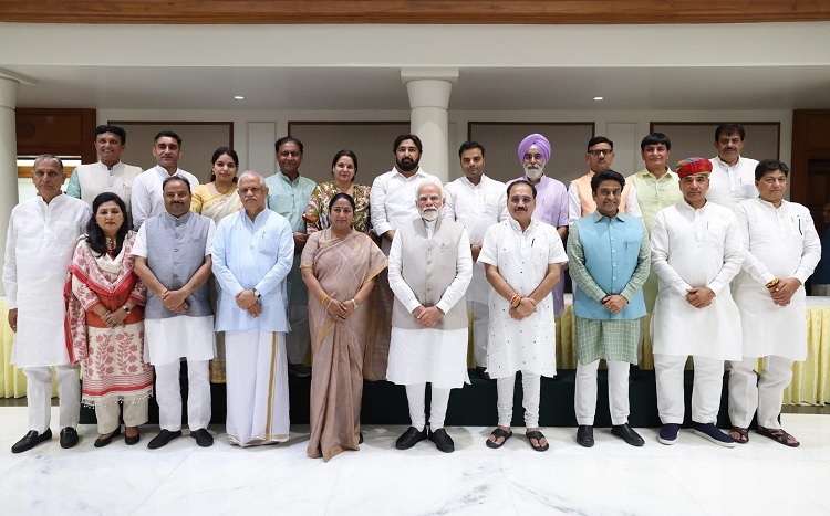 पीएम मोदी ने दिल्ली BJP सांसदों और विधायकों से की मुलाकात