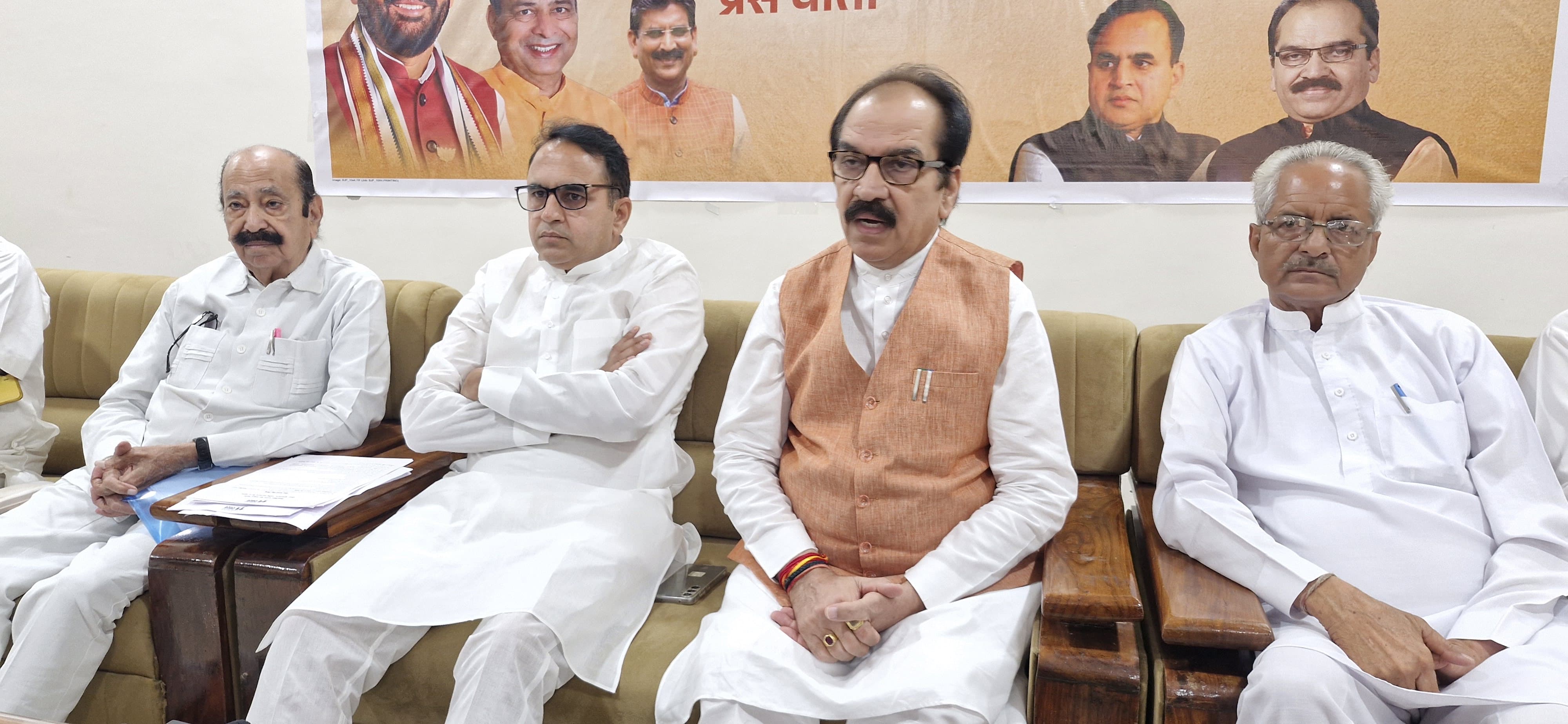 सिरसा में पत्रकार वार्ता को संबोधित करते भाजपा जिला प्रभारी वेद फुलां। सिरसा में पत्रकार वार्ता को संबोधित करते भाजपा जिला प्रभारी वेद फुलां।