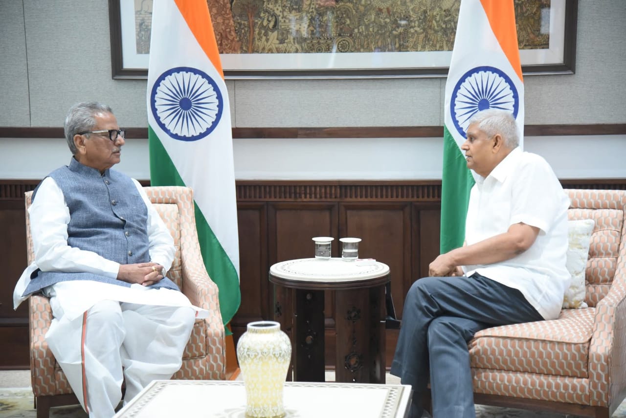 सिक्किमका राज्यपालले उपराष्ट्रपति र रक्षामन्त्रीसॅंग शिष्टाचार भेट गरे सिक्किमका राज्यपालले उपराष्ट्रपति र रक्षामन्त्रीसॅंग शिष्टाचार भेट गरे