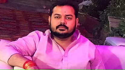 माफिया सुधीर सिंह ने कोर्ट में किया लखनऊ में आत्म समर्पण, भेजा गया जेल* माफिया सुधीर सिंह ने कोर्ट में किया लखनऊ में आत्म समर्पण, भेजा गया जेल*