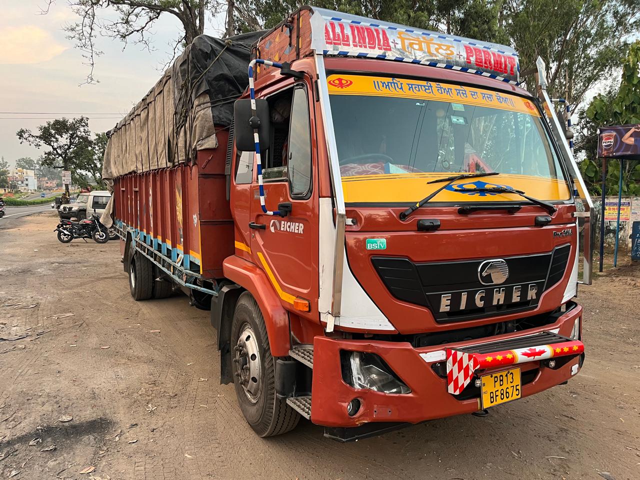 पुलिस द्वारा पकड़ा गया ट्रक पुलिस द्वारा पकड़ा गया ट्रक