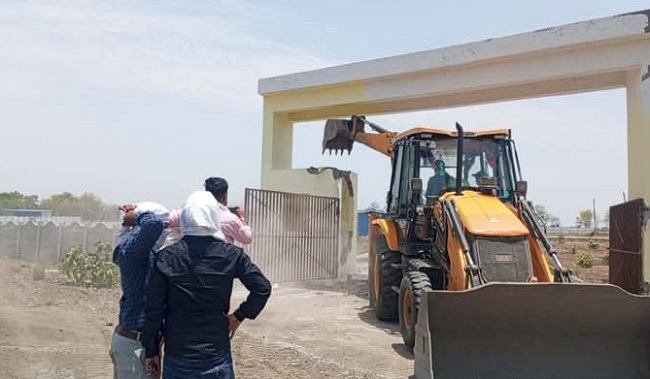 भोपालः अवैध कॉलोनियों के विरुद्ध लगातार कार्यवाही जारी भोपालः अवैध कॉलोनियों के विरुद्ध लगातार कार्यवाही जारी