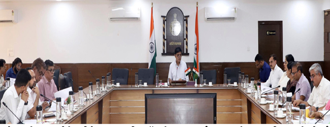 मुख्यमंत्री के अतिरिक्त प्रधान सचिव अधिकारियों की बैठक लेते हुए मुख्यमंत्री के अतिरिक्त प्रधान सचिव अधिकारियों की बैठक लेते हुए