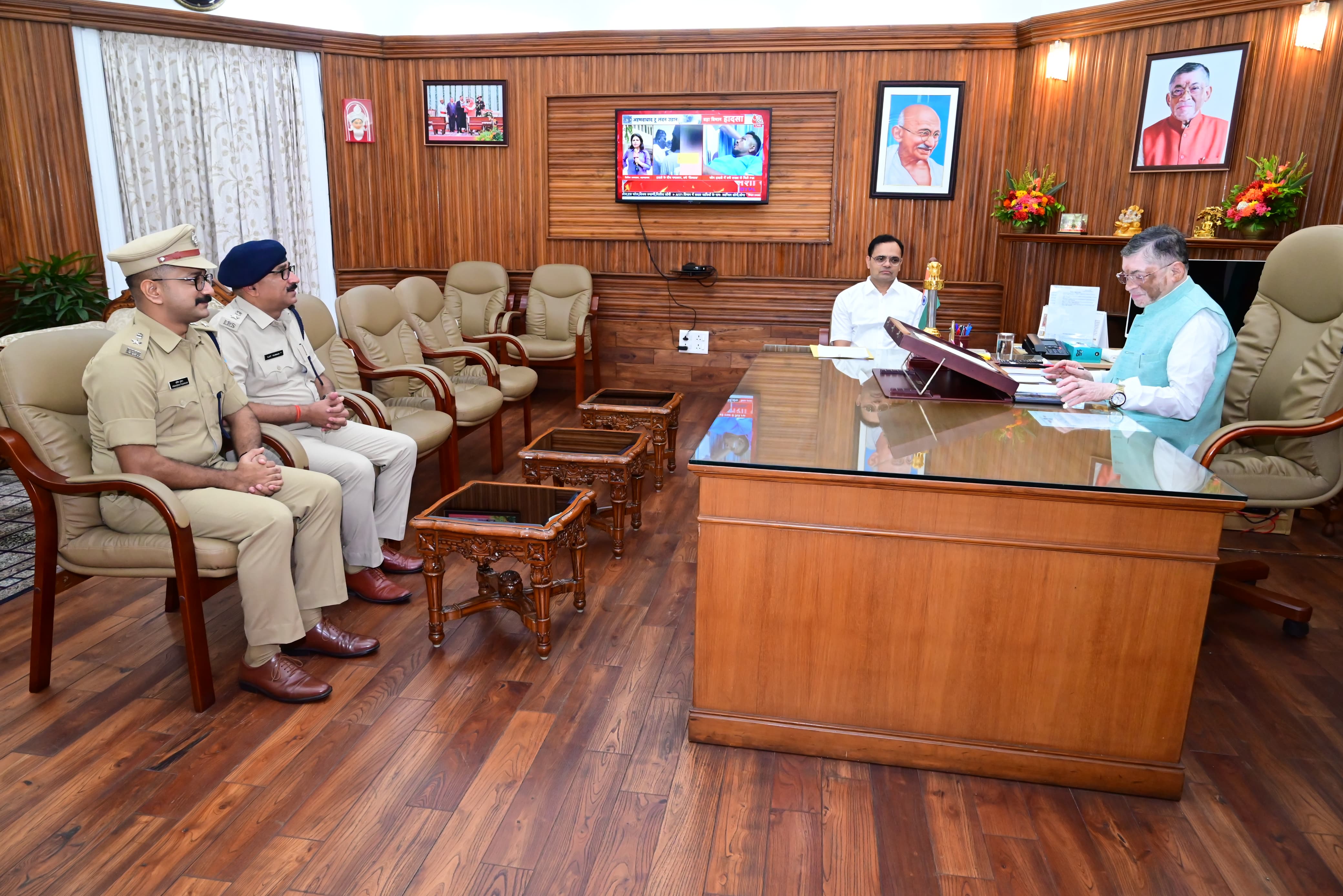 राज्यपाल सहित एसपी राज्यपाल सहित एसपी