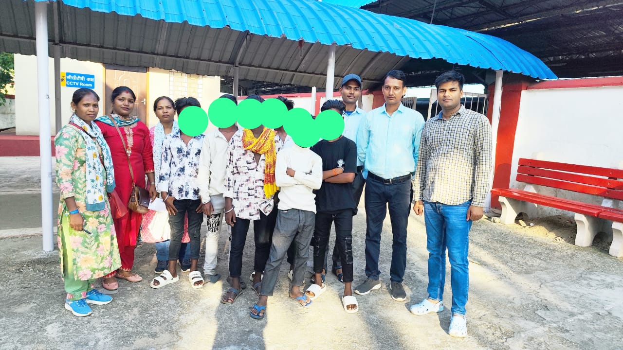 नाबालिग और आरपीएफ अधिकारी नाबालिग और आरपीएफ अधिकारी