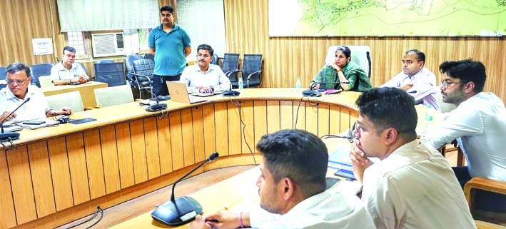 समीक्षा बैठक के दौरान समीक्षा बैठक के दौरान