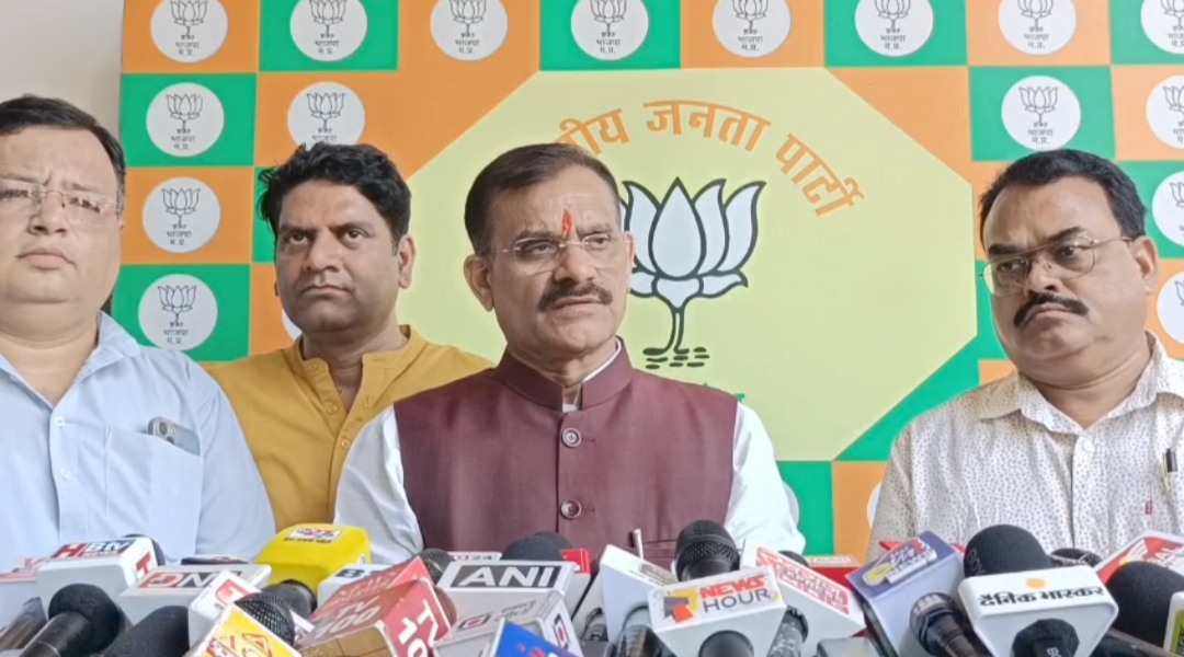 बीजेपी प्रदेश कार्यालय में मीडिया से बातचीत करते हुए प्रदेश अध्यक्ष वीडी शर्मा बीजेपी प्रदेश कार्यालय में मीडिया से बातचीत करते हुए प्रदेश अध्यक्ष वीडी शर्मा