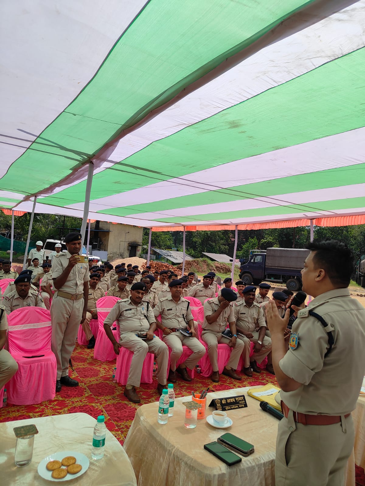 पुलिस सभा में शामिल अधिकारी पुलिस सभा में शामिल अधिकारी