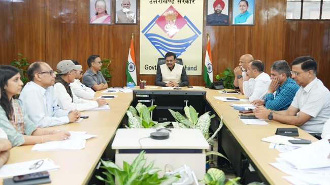 अधिकारियाें काे बैठक में निर्देश देते मुख्य सचिव। अधिकारियाें काे बैठक में निर्देश देते मुख्य सचिव।
