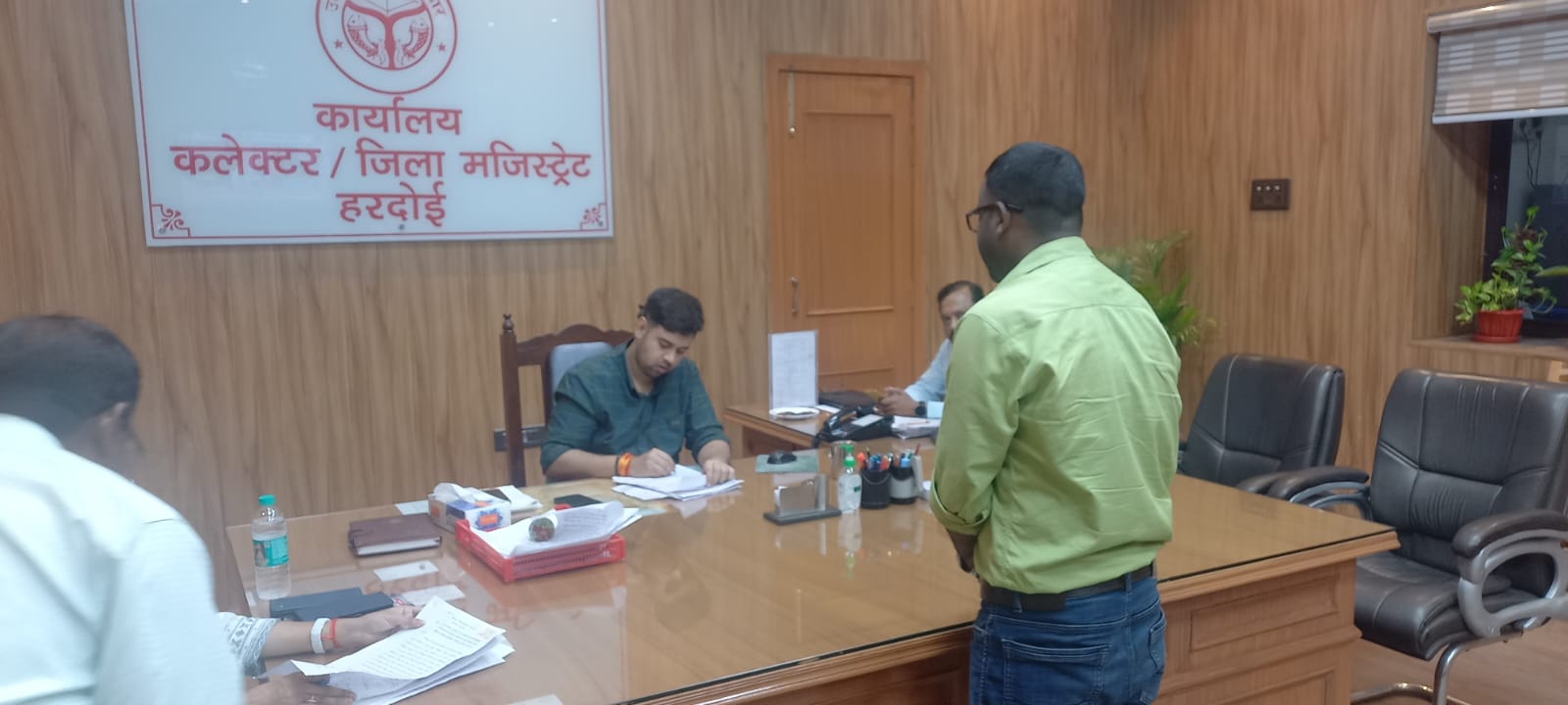 जन सुनवाई में पात्र बुजुर्गों के बने आयुष्मान कार्ड जन सुनवाई में पात्र बुजुर्गों के बने आयुष्मान कार्ड