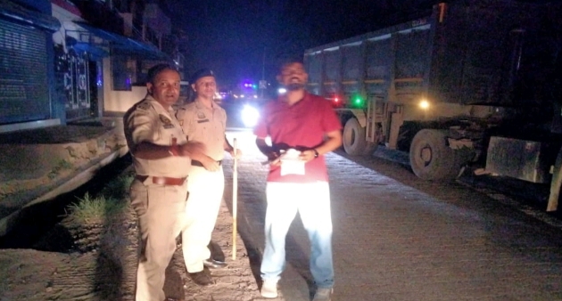 अवैध माइनिंग व् ओवर लोडिंग पर सिरमौर पुलिस की कड़ी कार्यवाई अवैध माइनिंग व् ओवर लोडिंग पर सिरमौर पुलिस की कड़ी कार्यवाई
