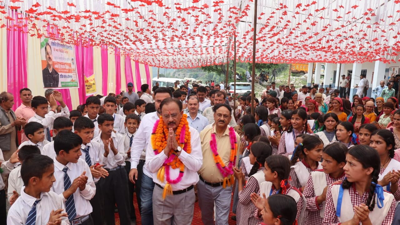 शिलाई विधानसभा क्षेत्र का सर्वांगीण विकास मेरा लक्ष्य- हर्षवर्धन चौहान शिलाई विधानसभा क्षेत्र का सर्वांगीण विकास मेरा लक्ष्य- हर्षवर्धन चौहान