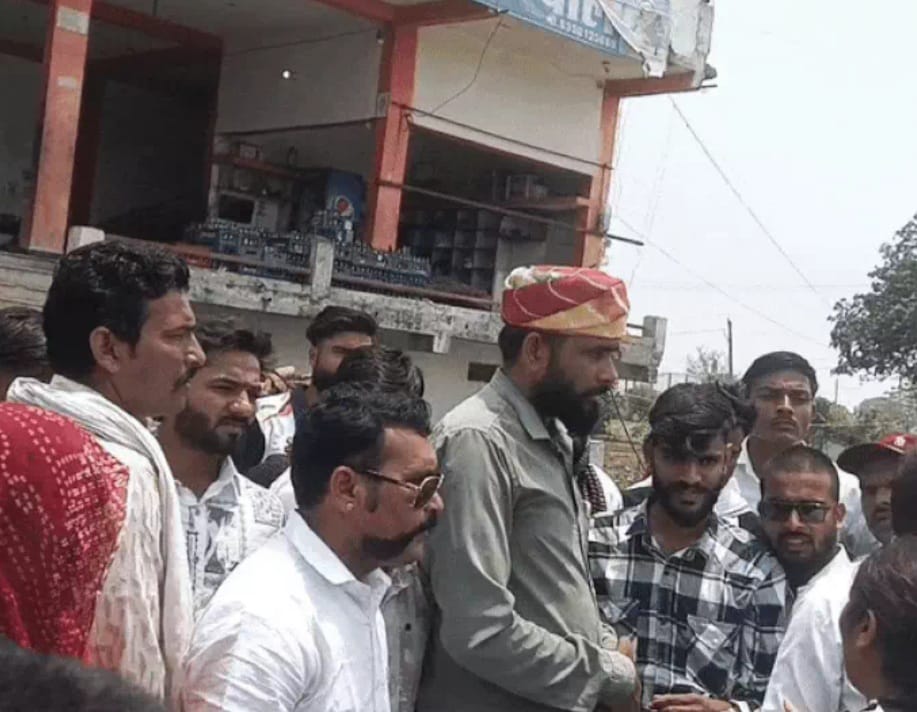 ने किया हंगामा, खाद्य अधिकारी ने लिए सैंपल ने किया हंगामा, खाद्य अधिकारी ने लिए सैंपल