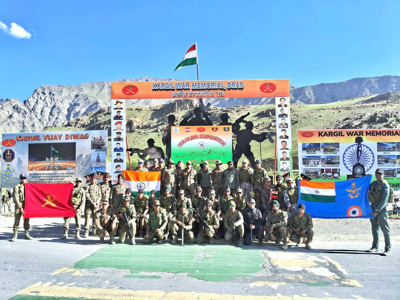 टोलोलिंग विजय की स्मृति में सेना का श्रद्धांजलि अभियान, वीरता को किया नमन टोलोलिंग विजय की स्मृति में सेना का श्रद्धांजलि अभियान, वीरता को किया नमन