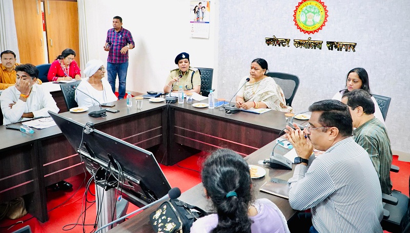 राष्ट्रीय महिला आयोग की सदस्य ने उज्जैन में ली समीक्षा बैठक राष्ट्रीय महिला आयोग की सदस्य ने उज्जैन में ली समीक्षा बैठक