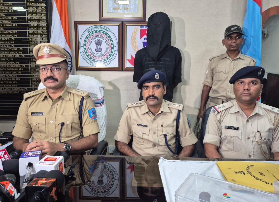एसपी जानकारी देते एसपी जानकारी देते