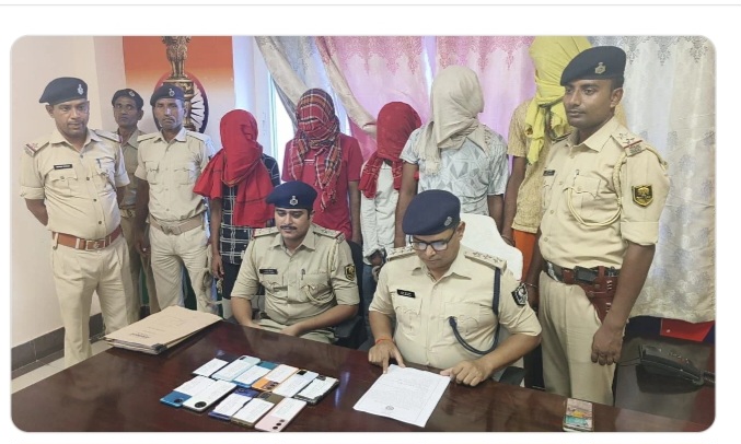 पुलिस गिरफ्त में आरोपी पुलिस गिरफ्त में आरोपी