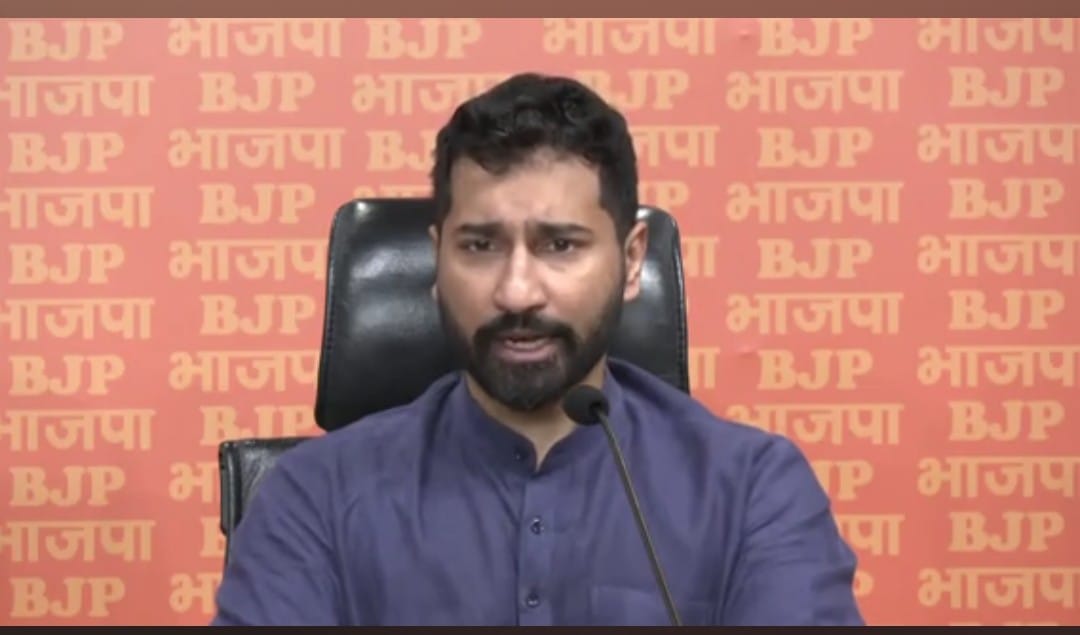 भाजपा के राष्ट्रीय सचिव अनिल एंटनी प्रेसवार्ता को संबोधित करते हुए भाजपा के राष्ट्रीय सचिव अनिल एंटनी प्रेसवार्ता को संबोधित करते हुए