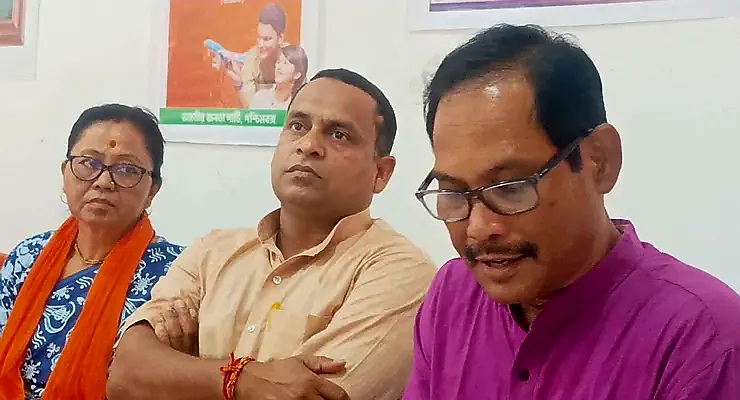 जलपाईगुड़ी में मेडिकल कॉलेज और सर्किट बेंच मोदी सरकार की सफलता, भाजपा सांसद के दावे पर छिड़ा विवाद जलपाईगुड़ी में मेडिकल कॉलेज और सर्किट बेंच मोदी सरकार की सफलता, भाजपा सांसद के दावे पर छिड़ा विवाद