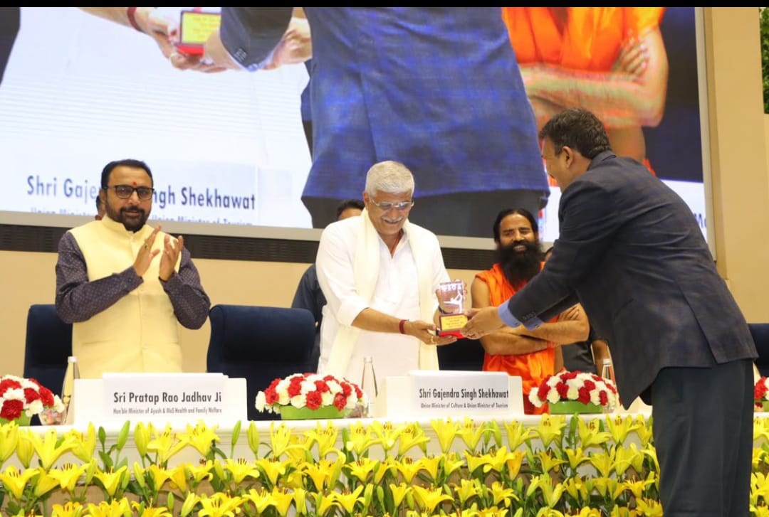 योग कनेक्ट कार्यक्रम में मौजूद गजेन्द्र सिंह शेखावत, योग गुरु बाबा रामदेव योग कनेक्ट कार्यक्रम में मौजूद गजेन्द्र सिंह शेखावत, योग गुरु बाबा रामदेव