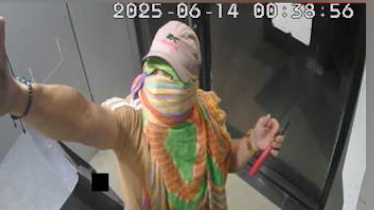 54 लाख रुपए लेकर जंगल में गायब हुए बदमाश, तलाश जारी 54 लाख रुपए लेकर जंगल में गायब हुए बदमाश, तलाश जारी