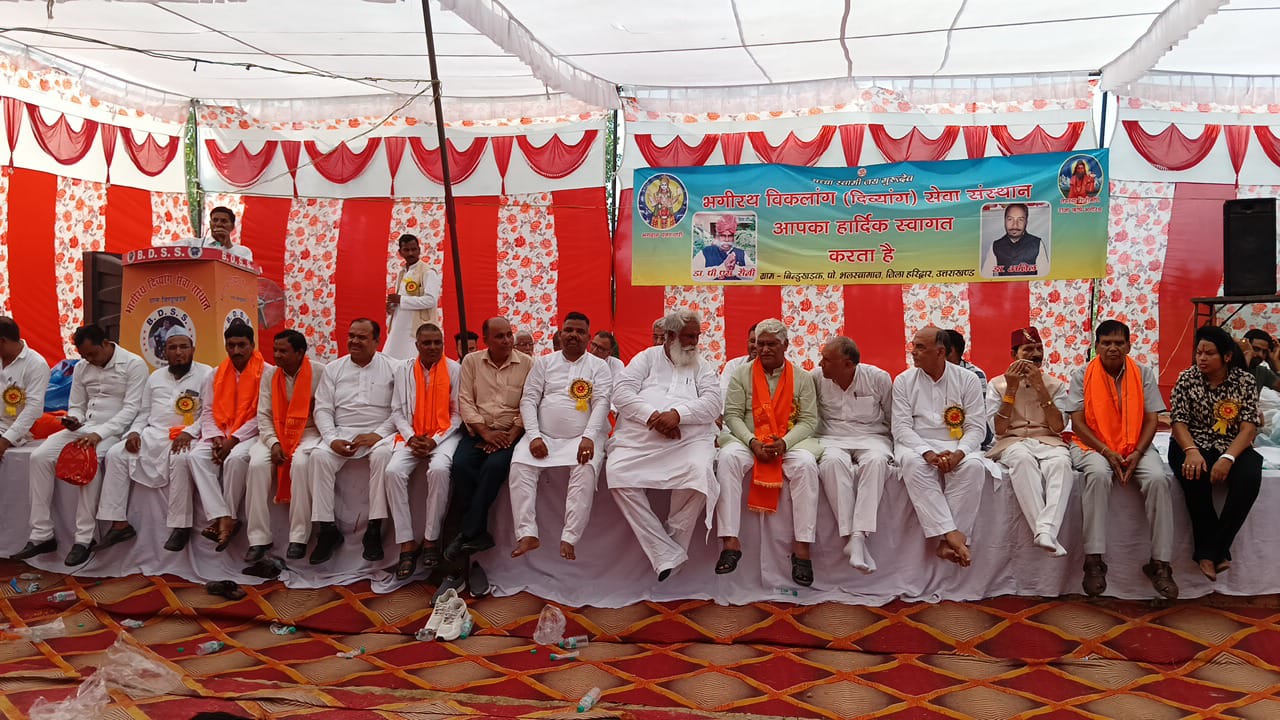 कार्यक्रम में मंच पर मौजूद राज्य मंत्री जसवंत सैनी, श्यामवीर सैनी, विकास सैनी, अशोक सैनी व डॉ. पहलसिंह सैनी। कार्यक्रम में मंच पर मौजूद राज्य मंत्री जसवंत सैनी, श्यामवीर सैनी, विकास सैनी, अशोक सैनी व डॉ. पहलसिंह सैनी।