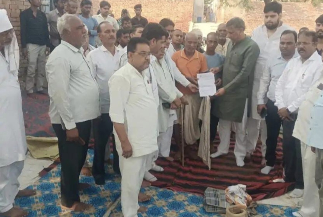 पीड़ित परिवार को बिजली विभाग ने दी आर्थिक सहायता