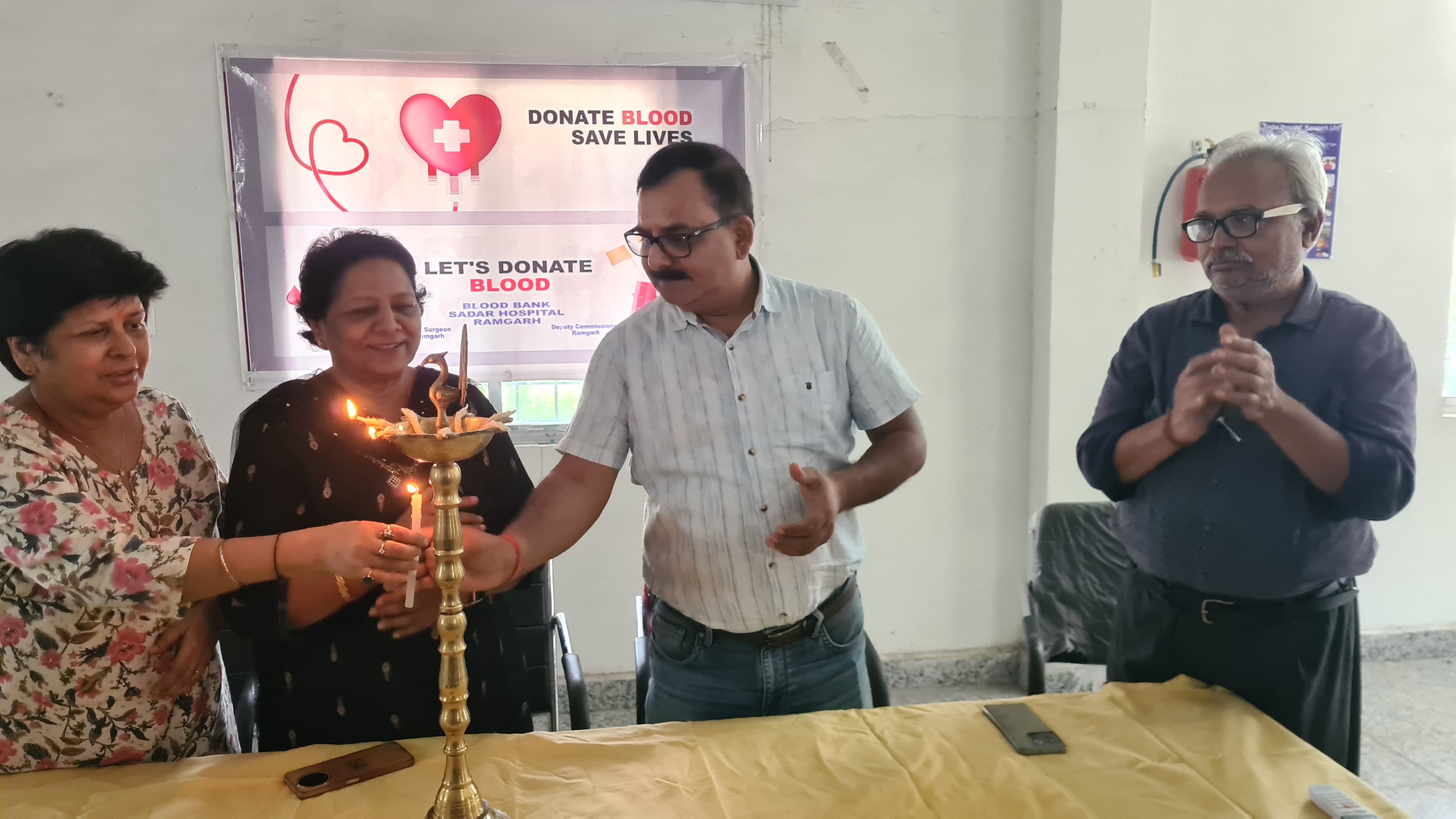 उद्घाटन करते चिकित्सक उद्घाटन करते चिकित्सक