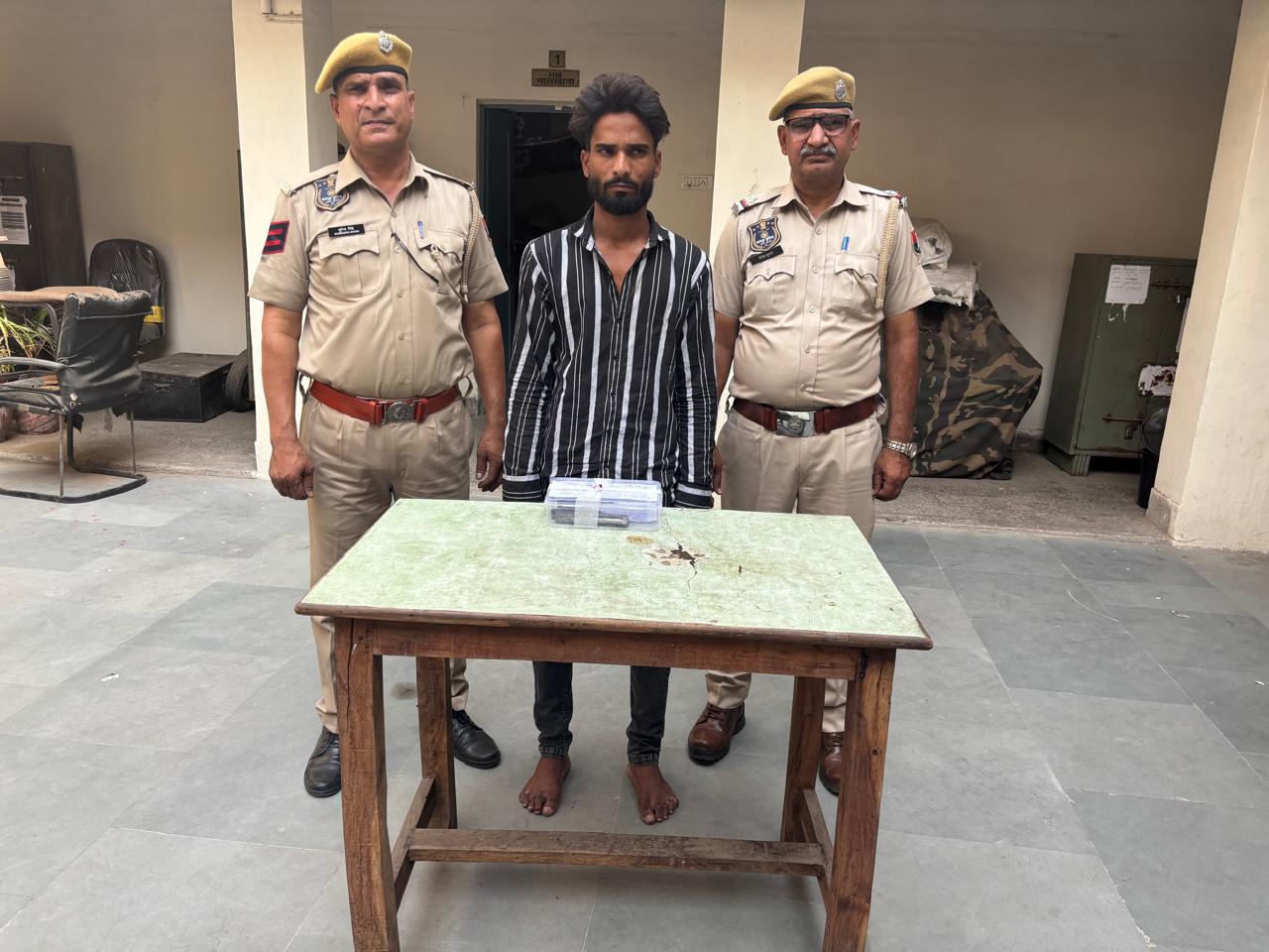 777 वसीफ मोटा गैंग का सक्रिय बदमाश हथियार सहित गिरफ्तार 777 वसीफ मोटा गैंग का सक्रिय बदमाश हथियार सहित गिरफ्तार