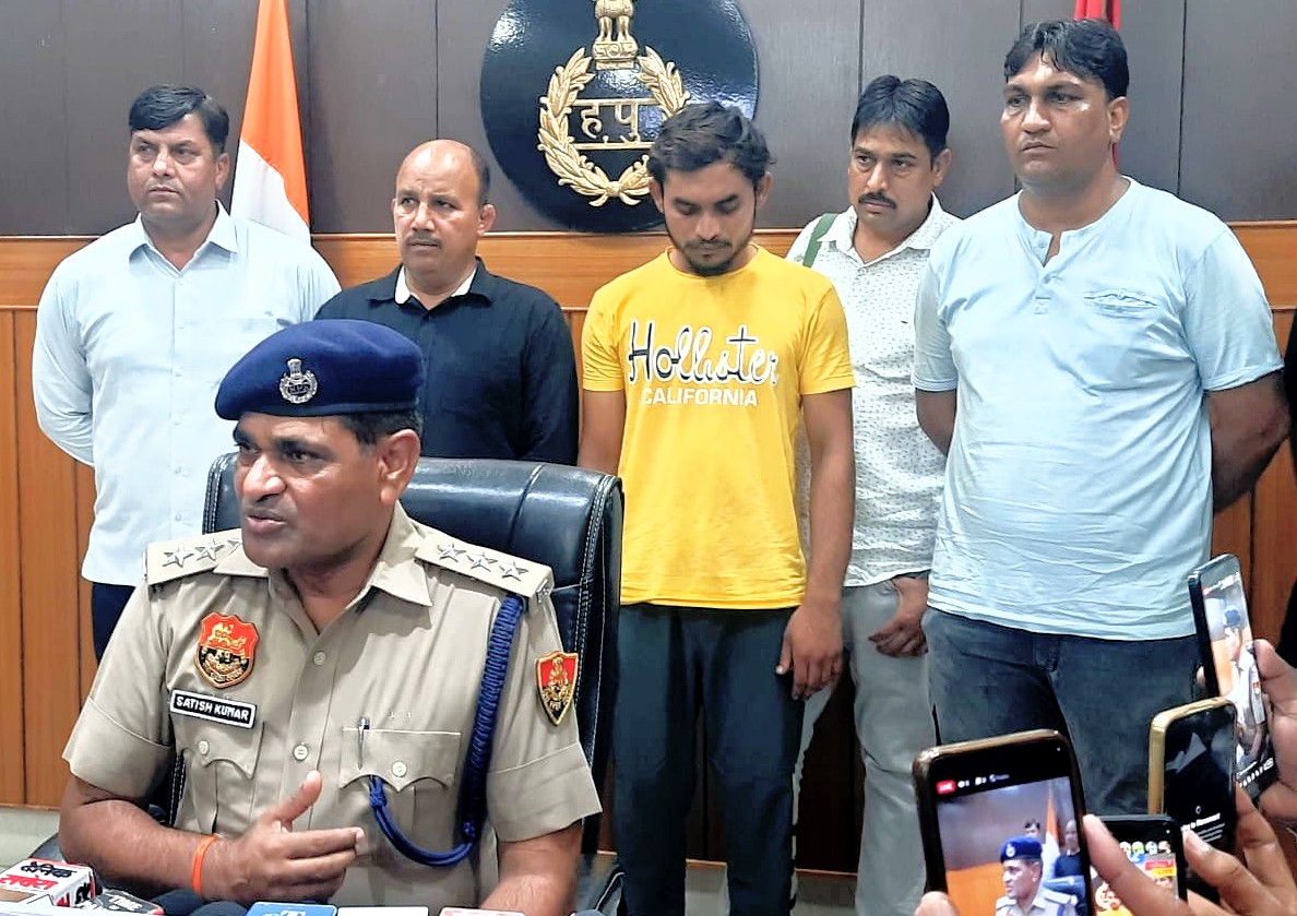 पुलिस हिरासत में 11 चोरियां करने वाला चोर पुलिस हिरासत में 11 चोरियां करने वाला चोर