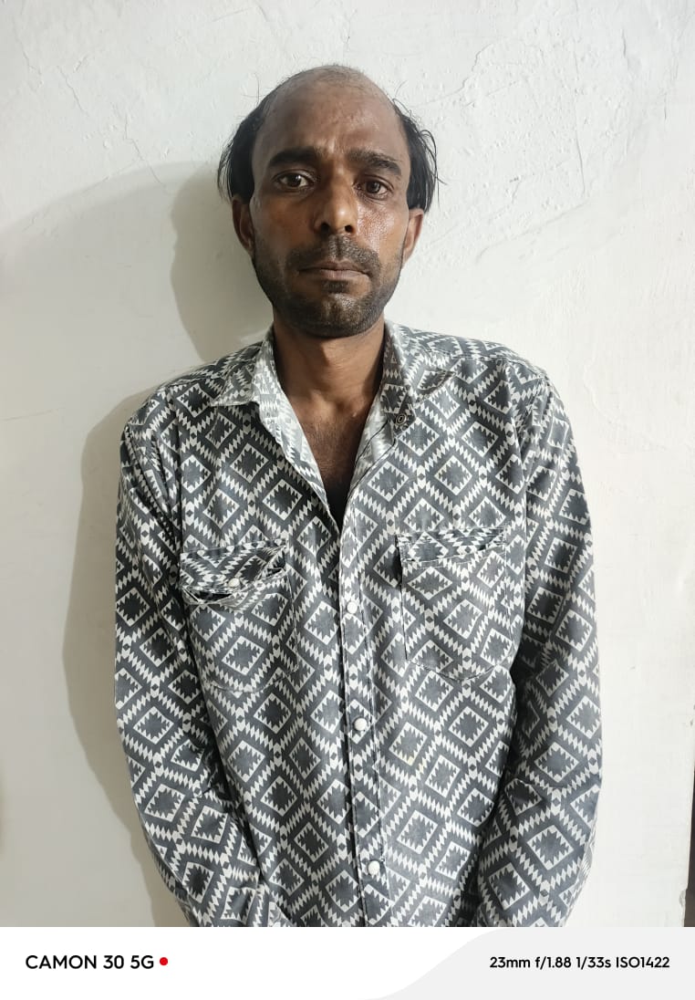 गिरफ्तार किया गया आरोपित गिरफ्तार किया गया आरोपित