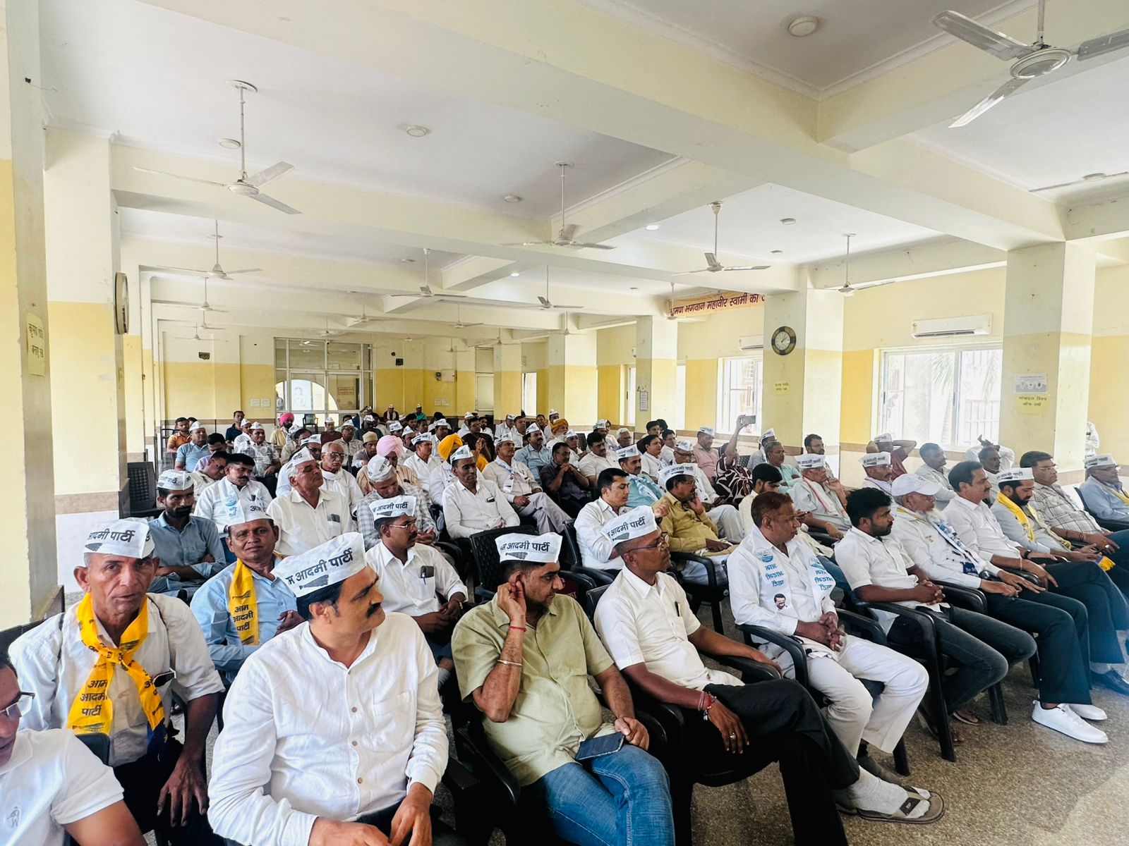 आप राजस्थान प्रभारी धीरज टोकस ने बैठक कर प्रदेश पदाधिकारी और कार्यकर्ताओं में फूंकी जान आप राजस्थान प्रभारी धीरज टोकस ने बैठक कर प्रदेश पदाधिकारी और कार्यकर्ताओं में फूंकी जान