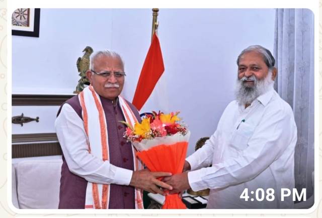 हरियाणा के मंत्री अनिल विज आज केन्द्रीय मंत्री मनोहर लाल से नई दिल्ली में मुलाकात के दौरान हरियाणा के मंत्री अनिल विज आज केन्द्रीय मंत्री मनोहर लाल से नई दिल्ली में मुलाकात के दौरान