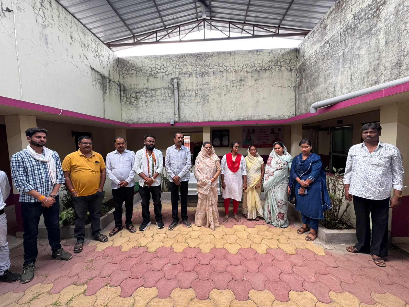 श्रद्धांजली सभा में उपस्थित नगरवासी। श्रद्धांजली सभा में उपस्थित नगरवासी।