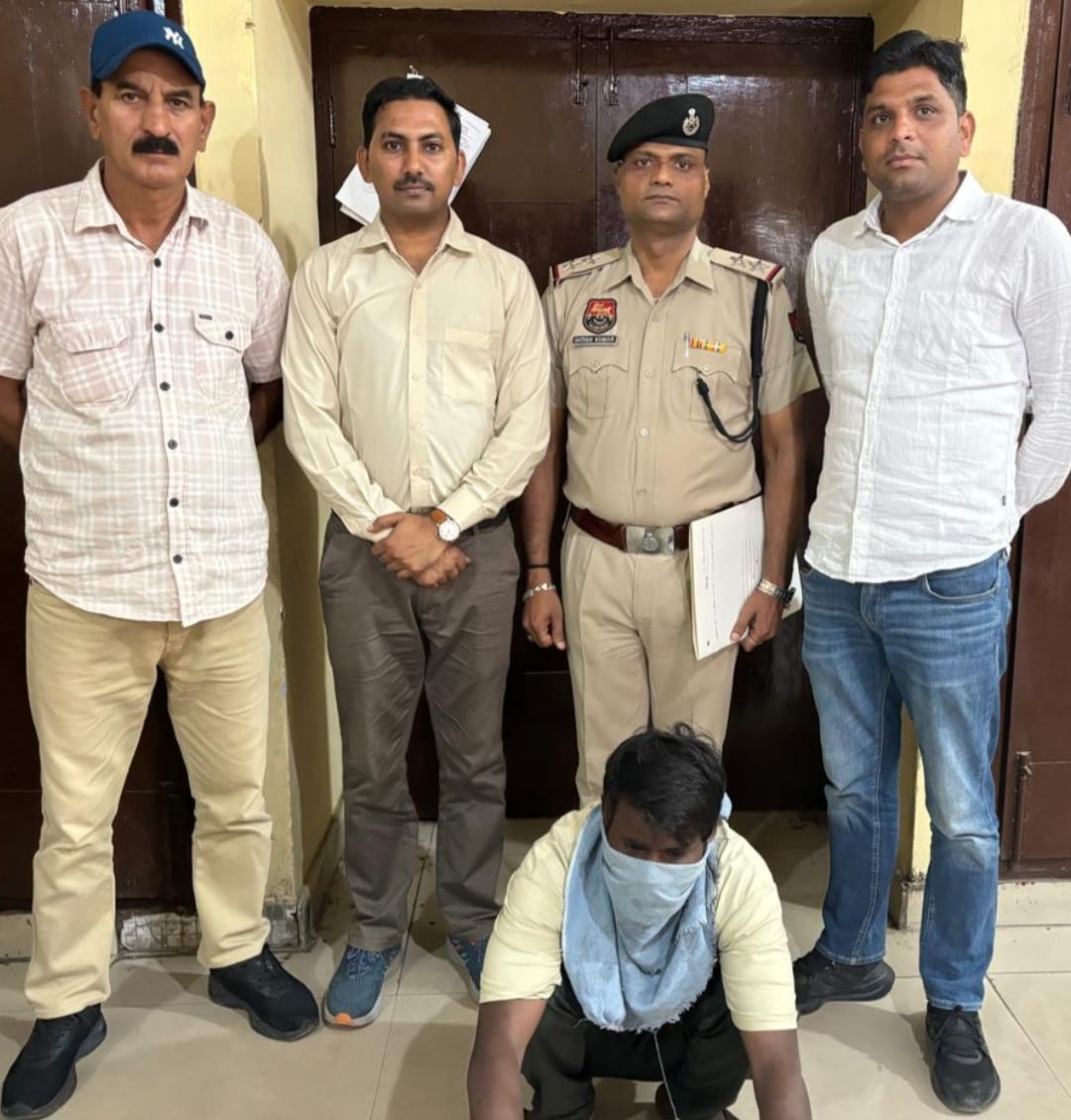 आरोपी पुलिस की गिरफ्त में आरोपी पुलिस की गिरफ्त में