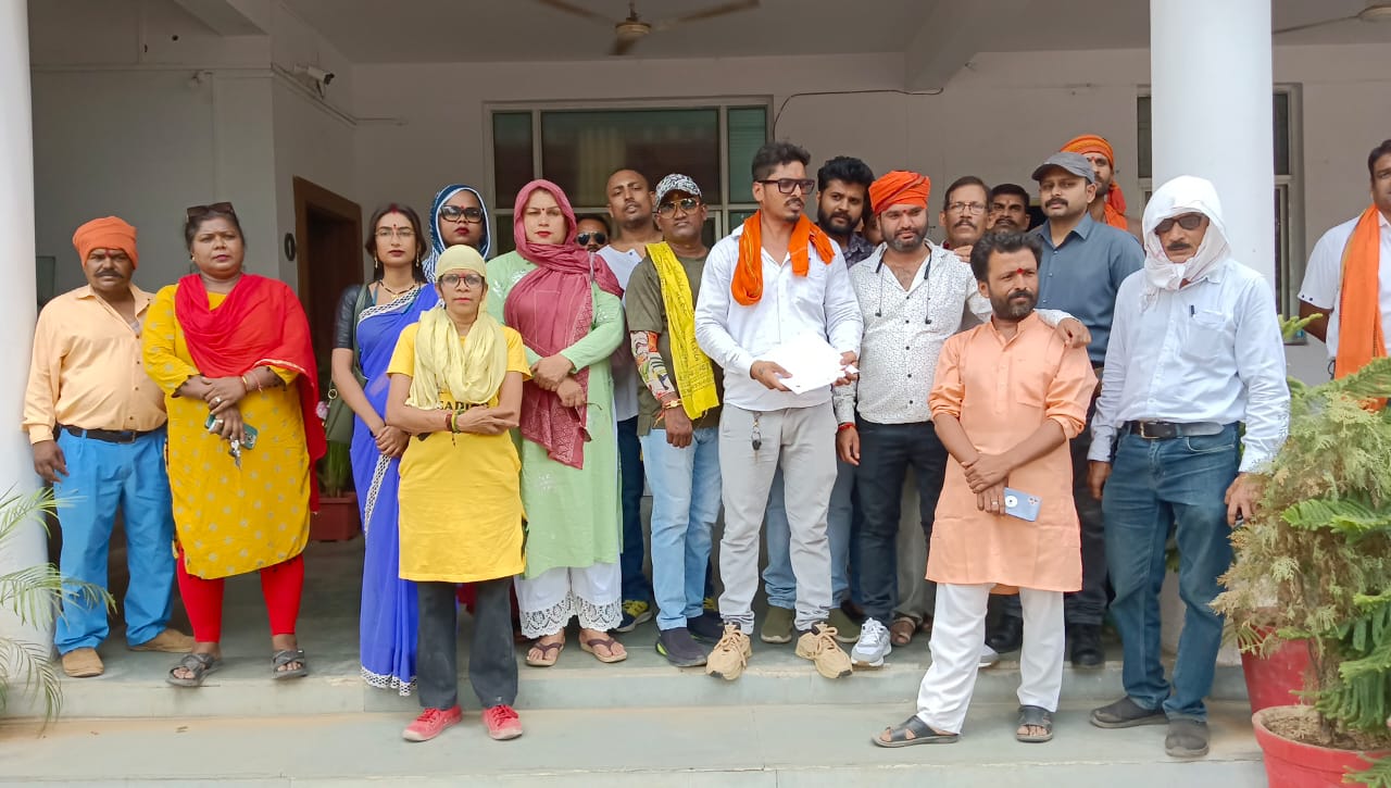 शहर में धर्म और क्षेत्र के हिसाब से कानून व्यवस्था लागू करने का पुलिस पर आरोप शहर में धर्म और क्षेत्र के हिसाब से कानून व्यवस्था लागू करने का पुलिस पर आरोप