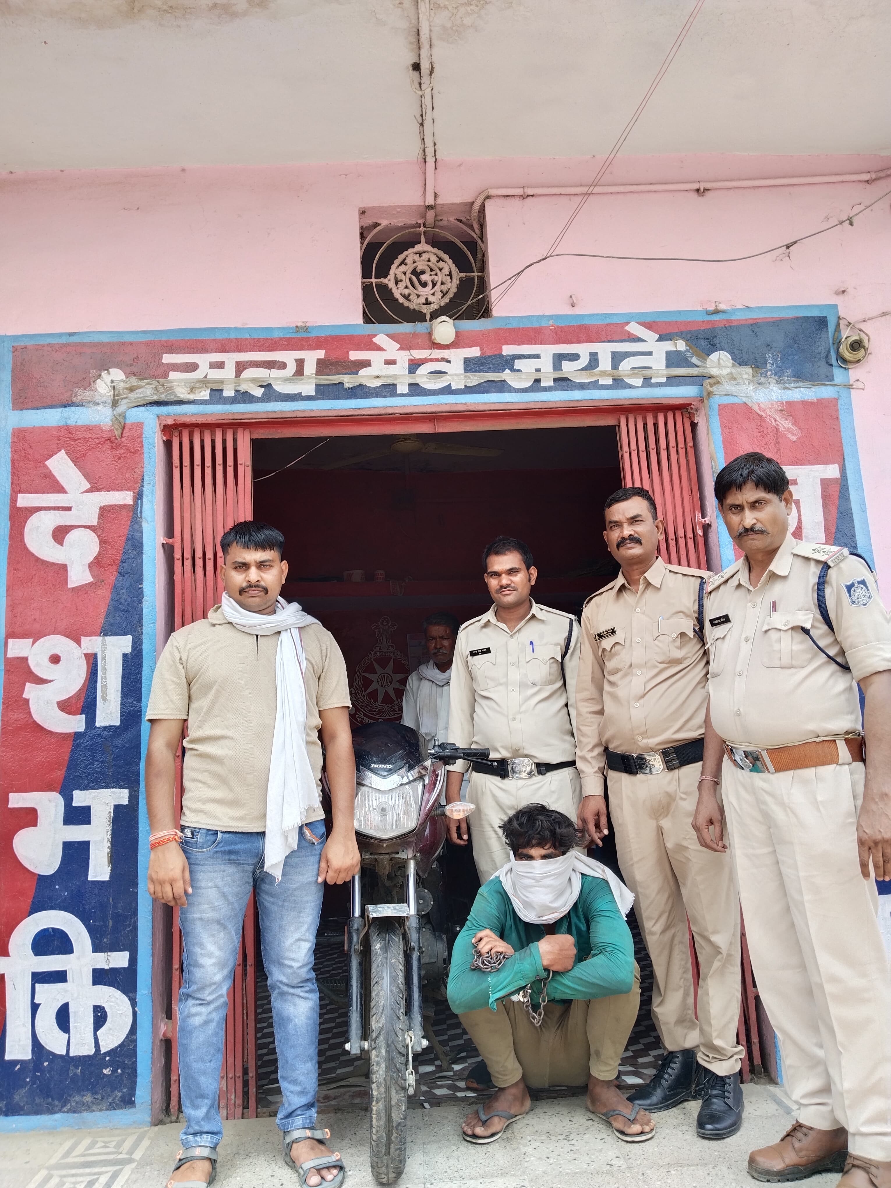 बाइक चोरी करने वाला आरोपित गिरफ्तार बाइक चोरी करने वाला आरोपित गिरफ्तार