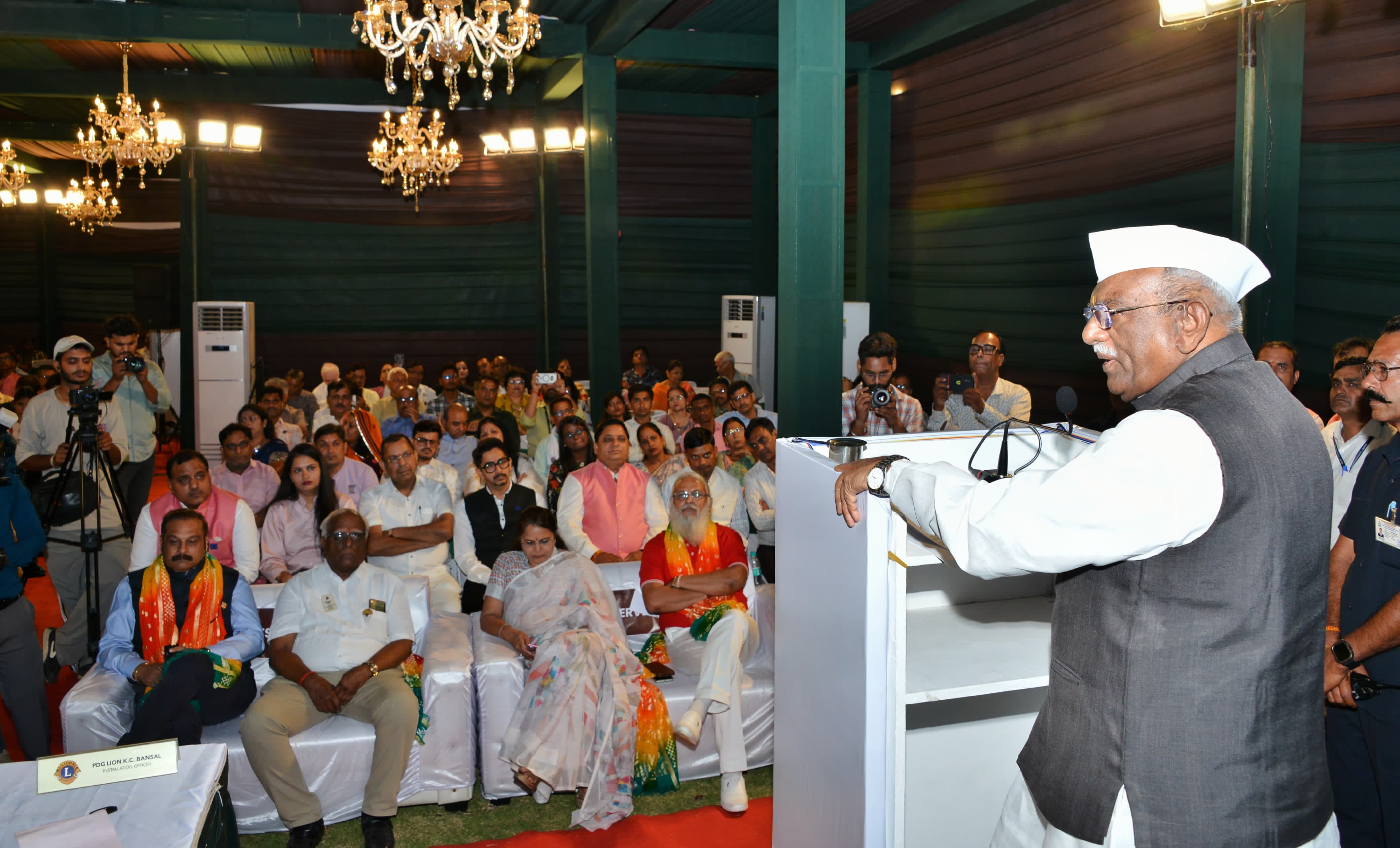 वर्षा के मौसम में अधिकाधिक पेड़ लगे और उनका संरक्षण हो: राज्यपाल