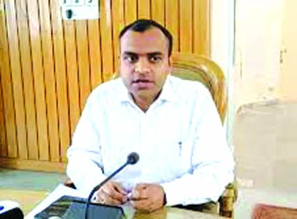 डीएम मयूर दीक्षित डीएम मयूर दीक्षित