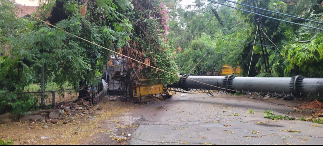 गिरे मोबाइल टावर का गिरे मोबाइल टावर का
